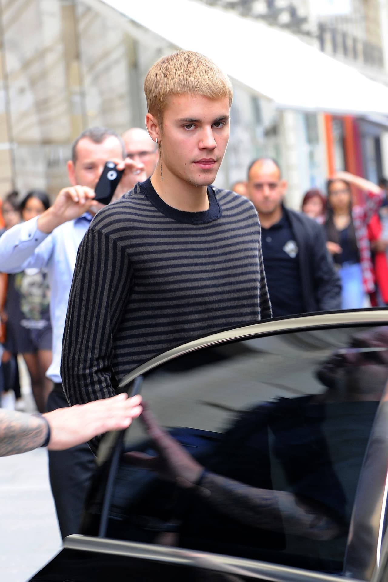 A sus millones de fans no les importa que tenga un granito que otro.