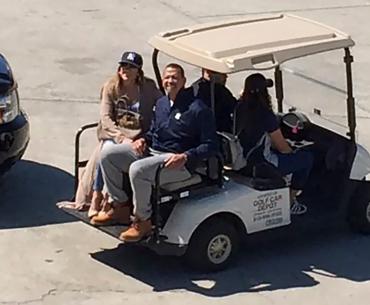 Jennifer Lopez acompaña a Alex Rodriguez a partido de los Yankees
