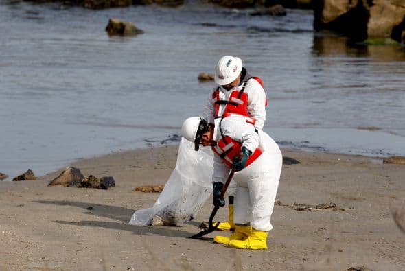 Continúan las labores de limpieza tras derrame de petróleo