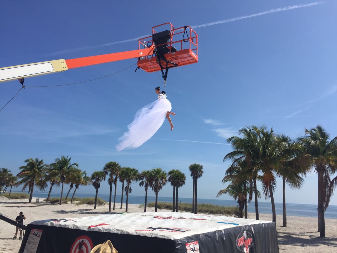 Disfruta las mejores fotos detrás de cámara del difícil reto que enfrentaron las bellas a 20 pies de altura.