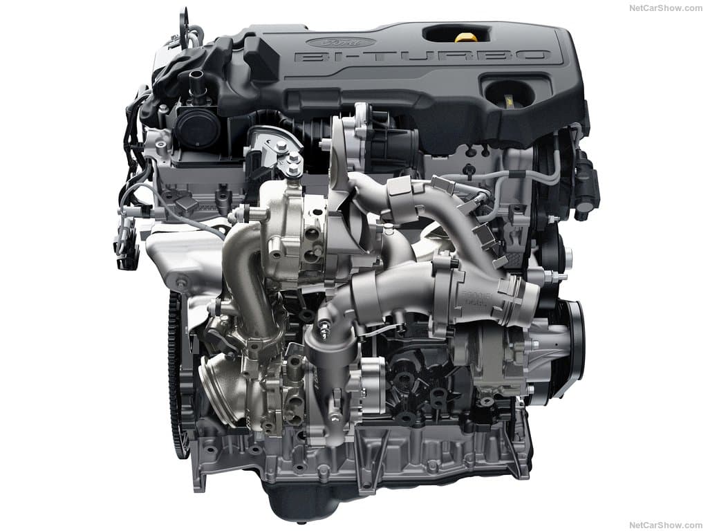 La Ford Ranger Raptor cuenta con un nuevo 
<b>motor de 2.0 litros diésel biturbo de 210 caballos</b> de fuerza y 369 libras pie de torque, que podría no llegar a EE.UU., pero en caso de hacerlo sin duda llegaría acompañado de un motor a gasolina. La transmisión es automática de 10 velocidades.