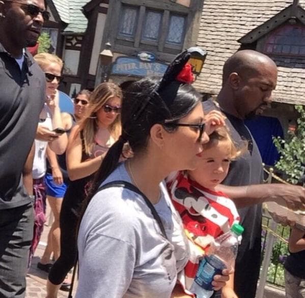 Tía Kourtney y sus primos Reign, Mason y Penelope también formaron parte de la celebración.