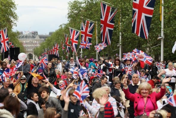 6 MILLONES DE PERSONAS- Como parte del Jubileo de Diamante, poco más de 6 millones de personas participaron en un Gran Almuerzo en todo Reino Unido.