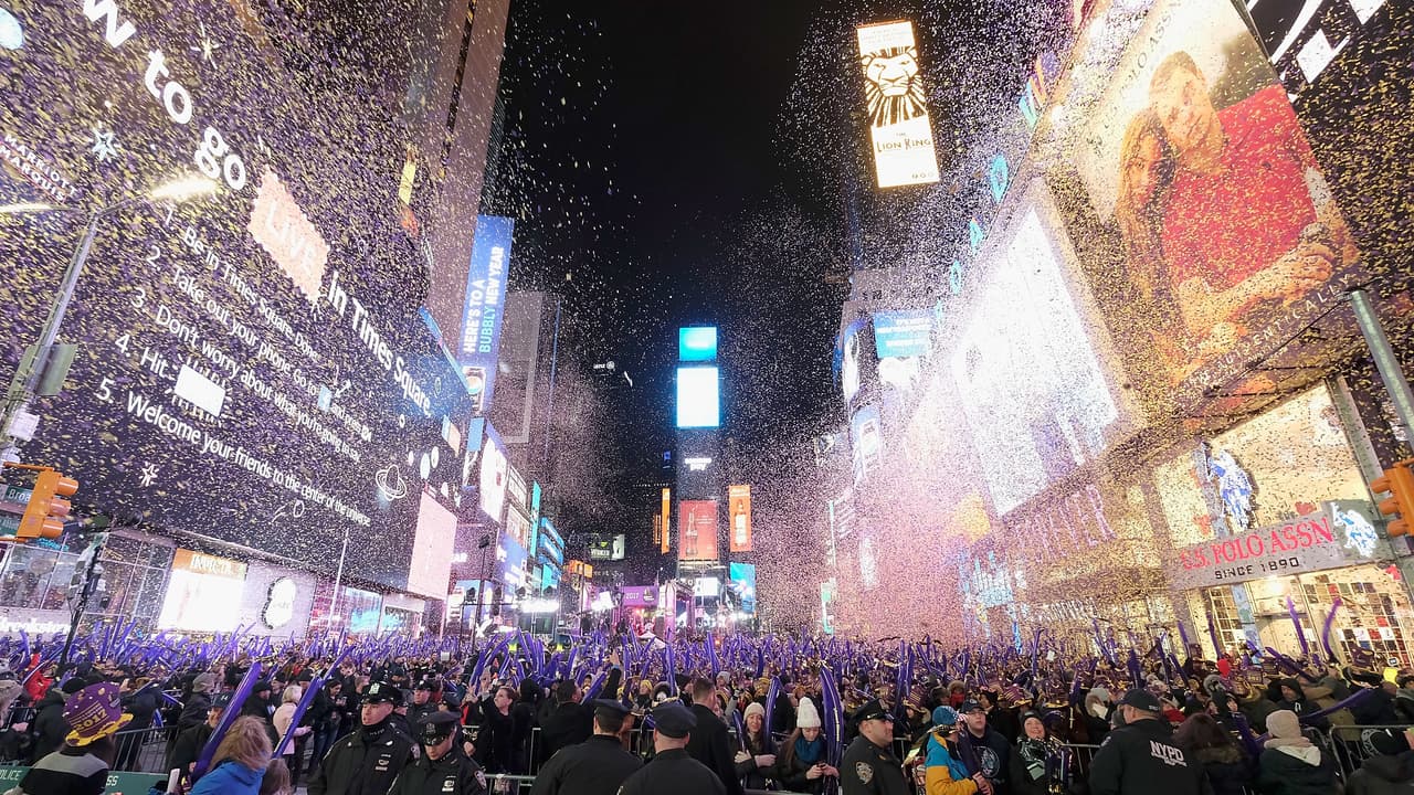 <b>En video:</b> Nueva York celebrará este 31 de diciembre su legendario fin de año en Times Square con medidas de seguridad pandémicas pero también con el mensaje de que el 
<b>"show debe continuar".</b>