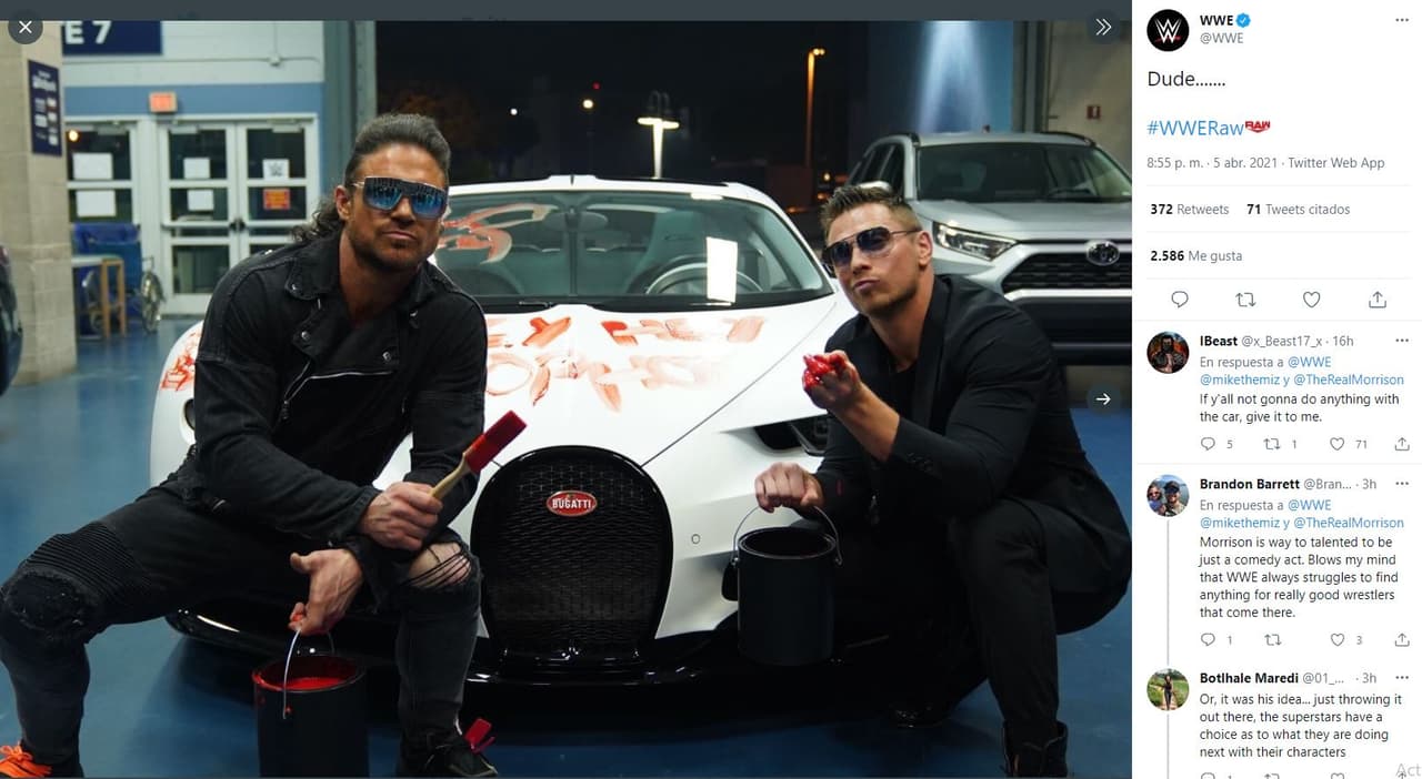 The Miz y John Morrison, sus rivales en Wrestlemania, fueron quienes estuvieron detrás de este acto. Y además, aprovecharon para propinarle una paliza y así dejar un mensaje muy claro al conejo malo.