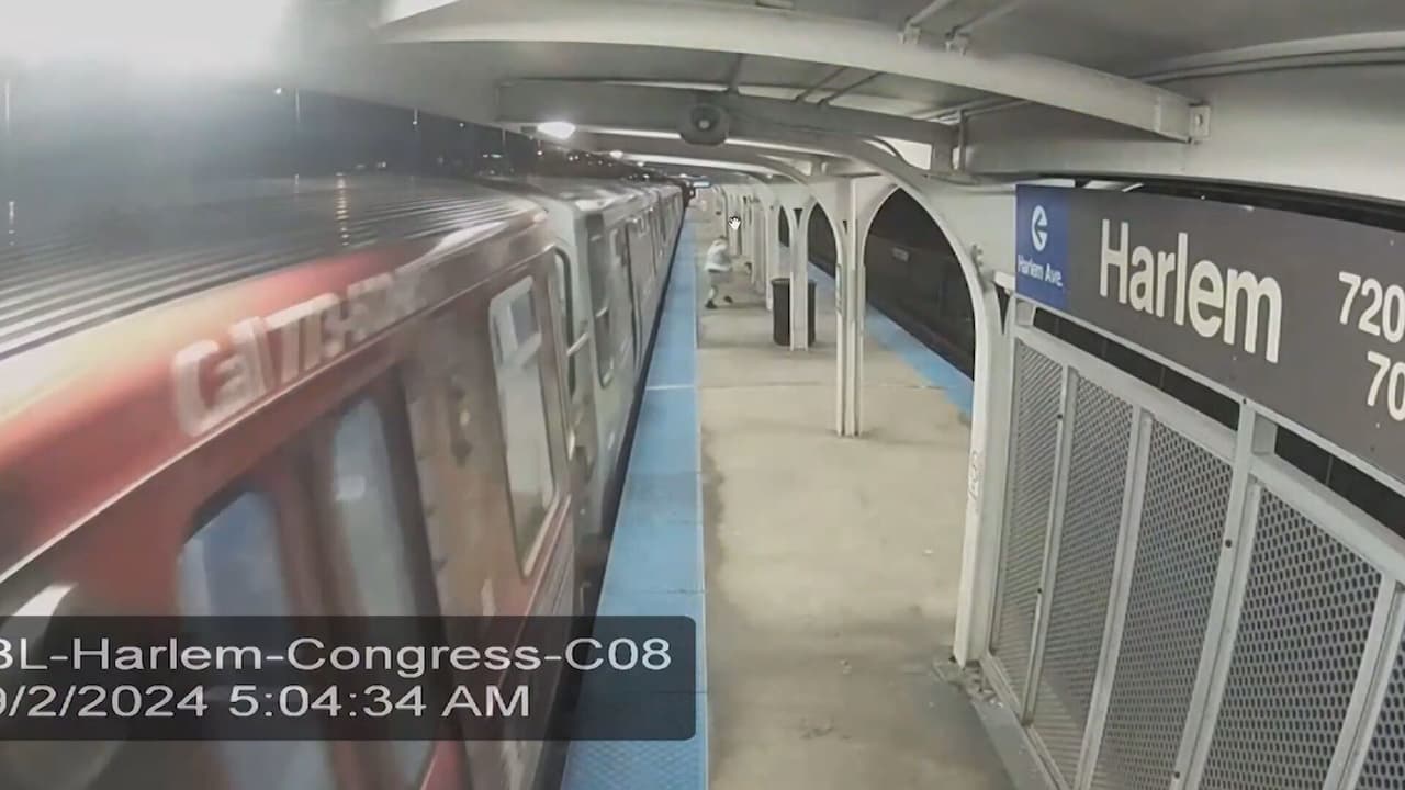 <b>5:04AM -</b> En cuestion de segundos 
<b>el hombre vestido de gris se levanta del suelo y huye de la escena rápidamente</b>