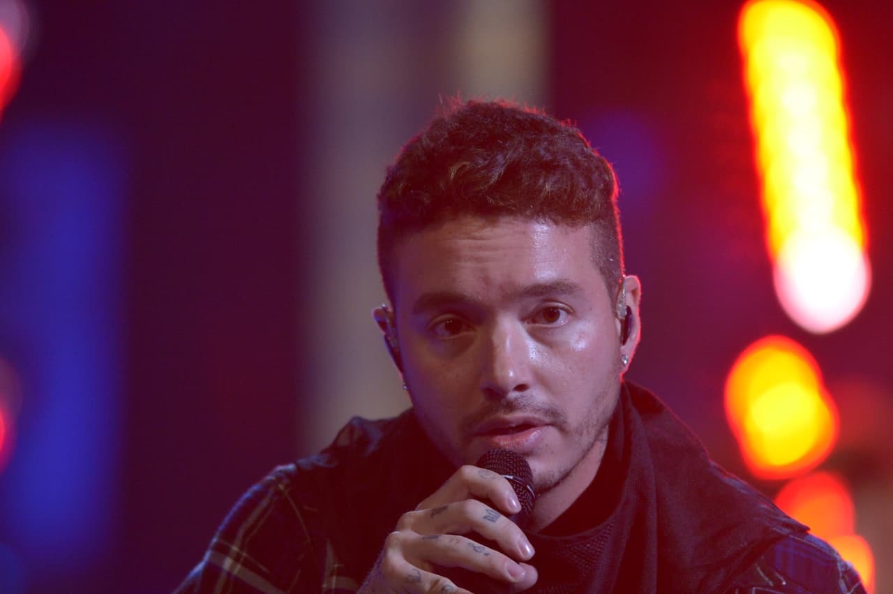 Atento escuchaba todas las indicaciones que le hacían.