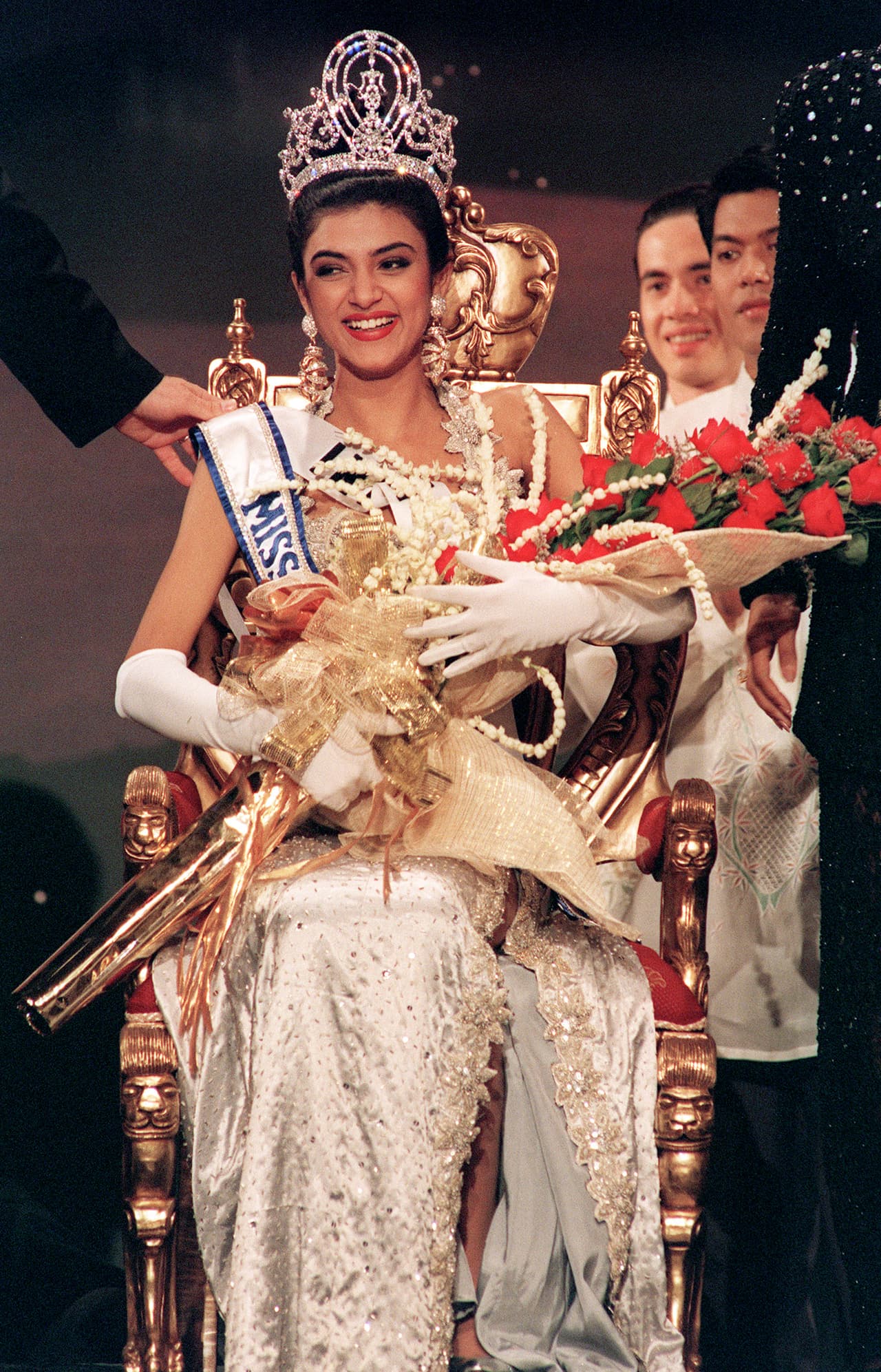 Con tan solo 18 años, Sushmita Sen se llevó a India la codiciada corona de Miss Universo en 1994.