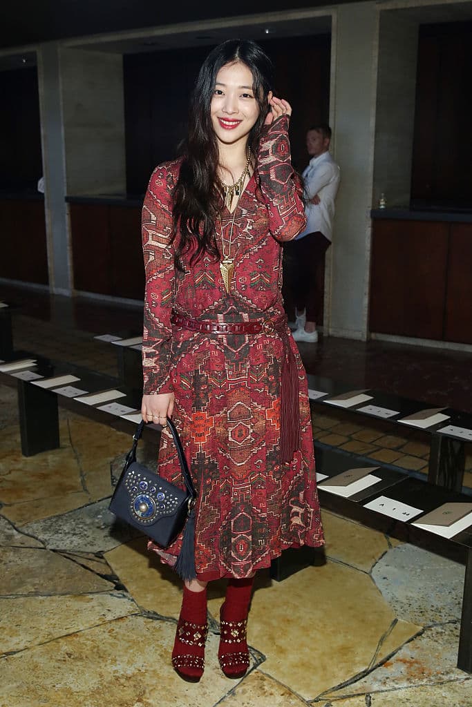 El tabloide 
<a href="https://www.mirror.co.uk/3am/celebrity-news/sulli-autopsy-rules-out-homicide-20590019" target="_blank">Mirror</a> reportó que los resultados preliminares del examen fueron publicados.