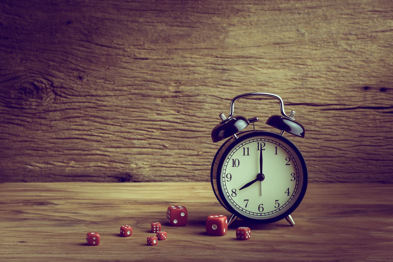 2. Tiempo. Todo tiene un espacio y un tiempo. Uno de los errores más comunes de las personas es querer hacer rápidamente todo, notar que no pueden y dejar de intentarlo. Para él, lo importante es planearse metas realistas que permitan al individuo alcanzar poco a poco el estado que desea.