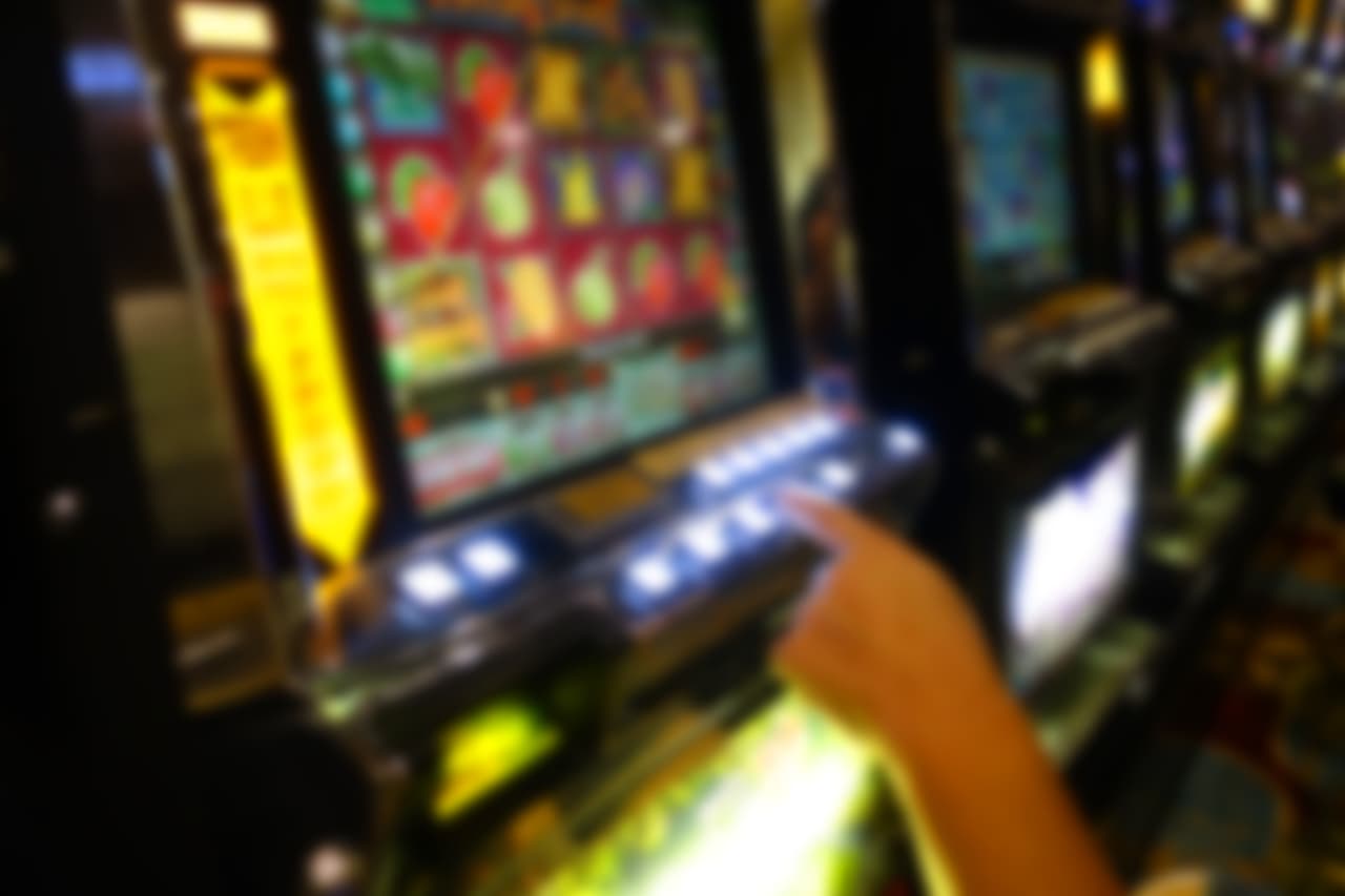 3. Espacio. Un estilo de vida más saludable requiere límites. “Una persona con problemas de apuestas no debería ir de vacaciones a Las Vegas. Cuando intentas mejorar los malos hábitos, ponte en la mejor posición para alcanzar el éxito tanto como sea posible”, explicó.