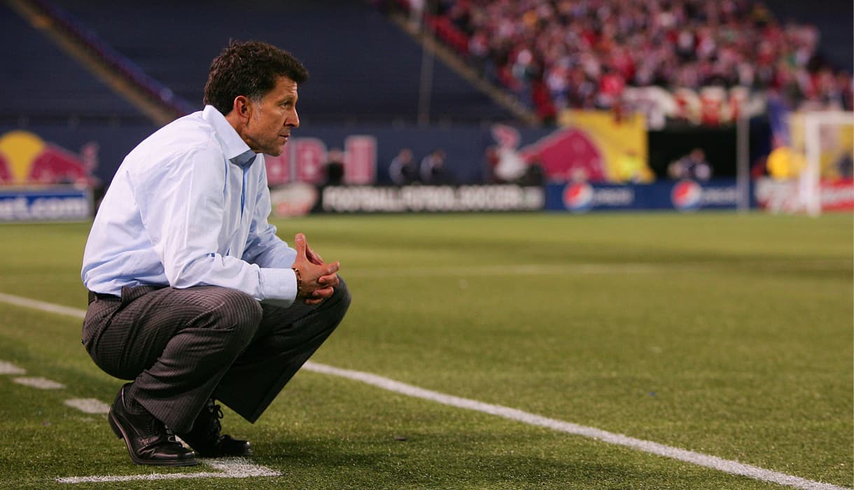En 2008 un hombre metódico se convirtió en el primer y único, hasta el momento, entrenador latinoamericano en llevar a un equipo a la final de la MLS Cup a través de los Playoffs. Juan Carlos Osorio lideró a los New York Red Bulls a su única final de la MLS Cup hasta la fecha.
