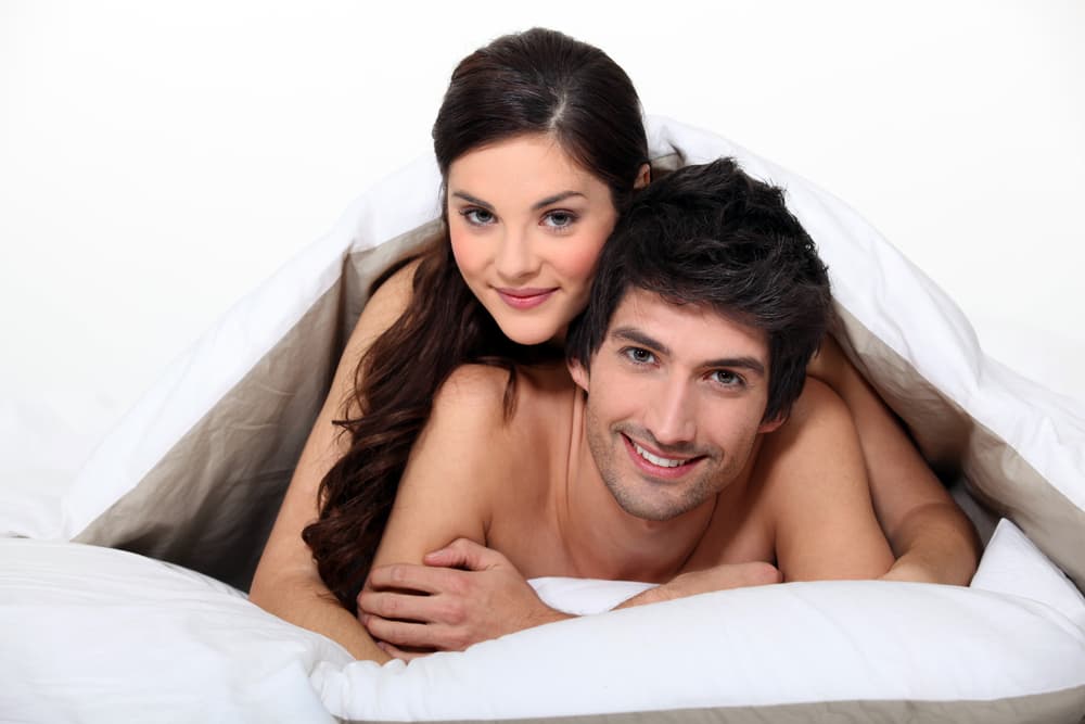 La envoltura sexual de Géminis proviene de su palabra, y de sus manos. No hay nada que les fascine más que escuchar de otros labios una expresión como “acabo de enterarme de algo muy interesante”, pues enseguida despiertas su curiosidad y te dedican toda la atención sin perder un solo detalle de lo que dices.