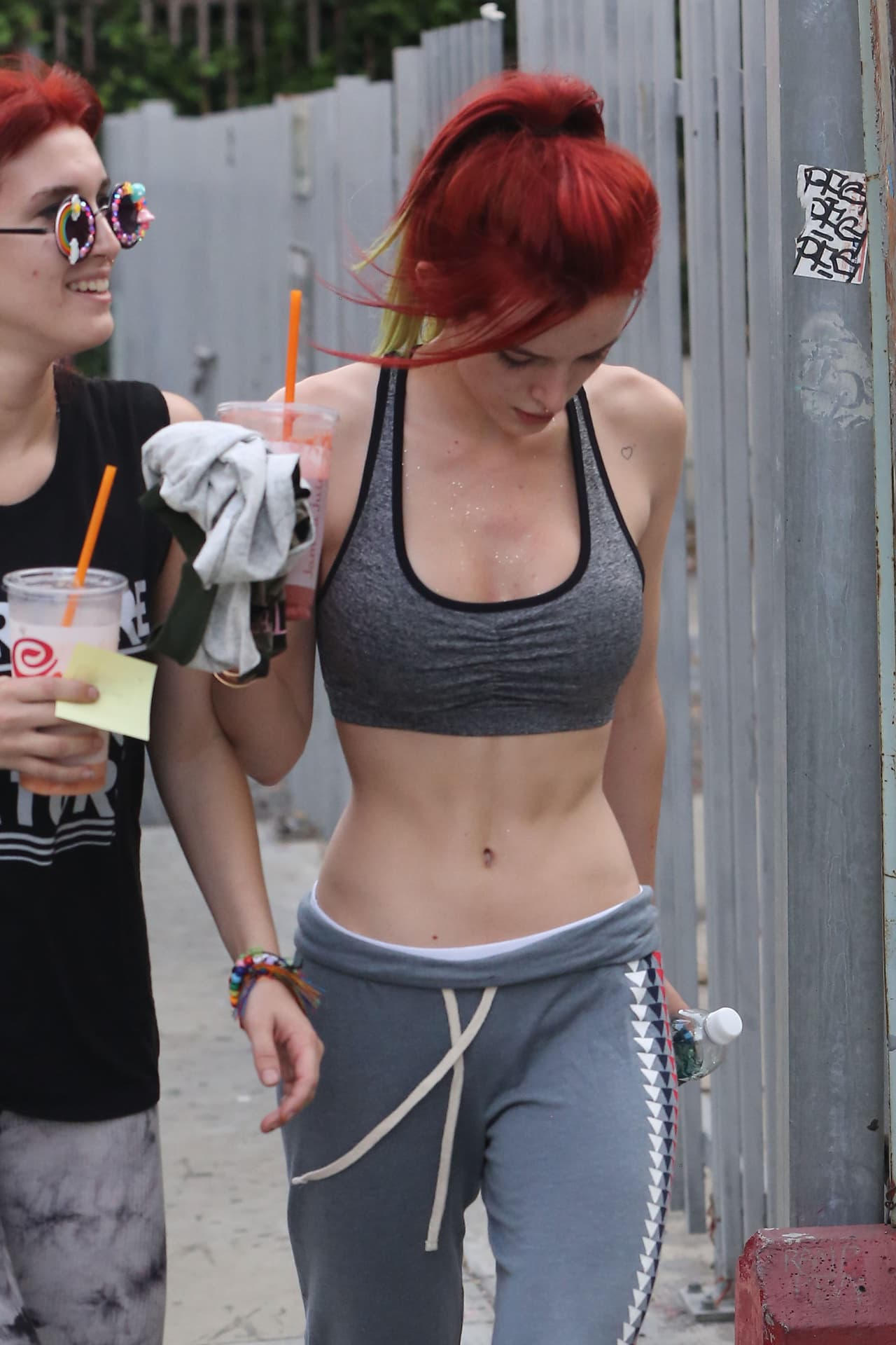 Bella entrena duro para mantenerse en forma.