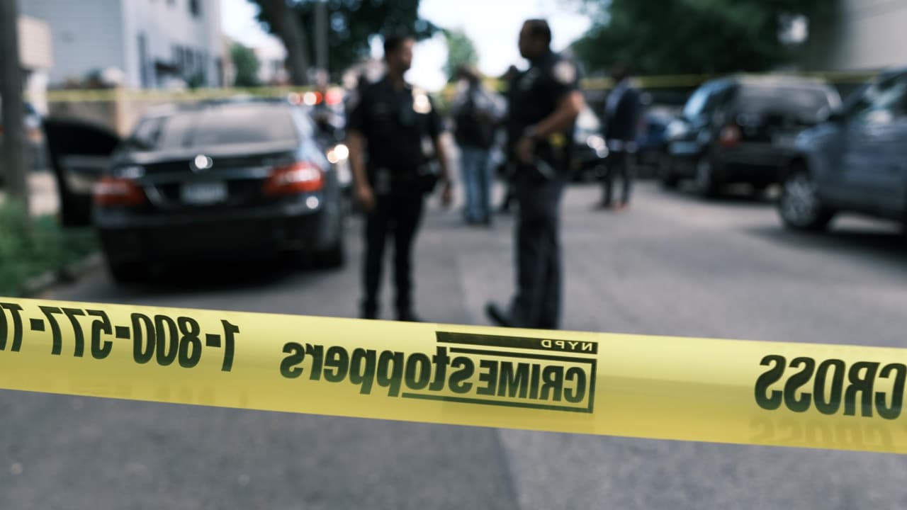 Ni la madre de un policía del NYPD se libra de la violencia; la mataron a tiros en su casa de Queens
