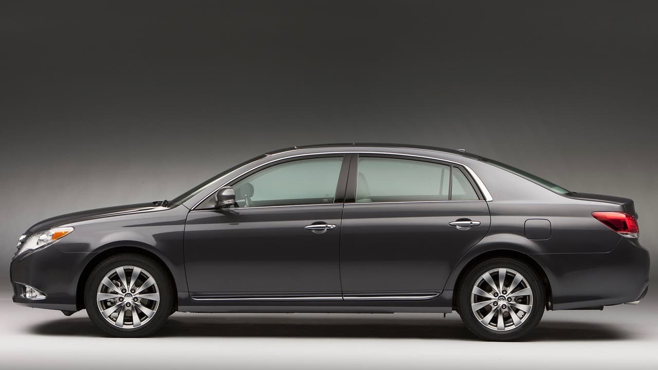 <h3 class="cms-h3-H3">Grande: Toyota Avalon 2010-2012</h3>
<br>Este es un auto que Toyota ideo y diseño exclusivamente para el mercado estadounidense y su tamaño lo hace ideal para los largos viajes en autopistas tan comunes en este país, los cuales se pueden hace con un poco de paz mental al sabernos respaldados por la calidad que suele caracterizar a los Toyota. 
<br>
<br>
<b>Ideal</b>: para
<b> personas que hacen viajes largos</b>.