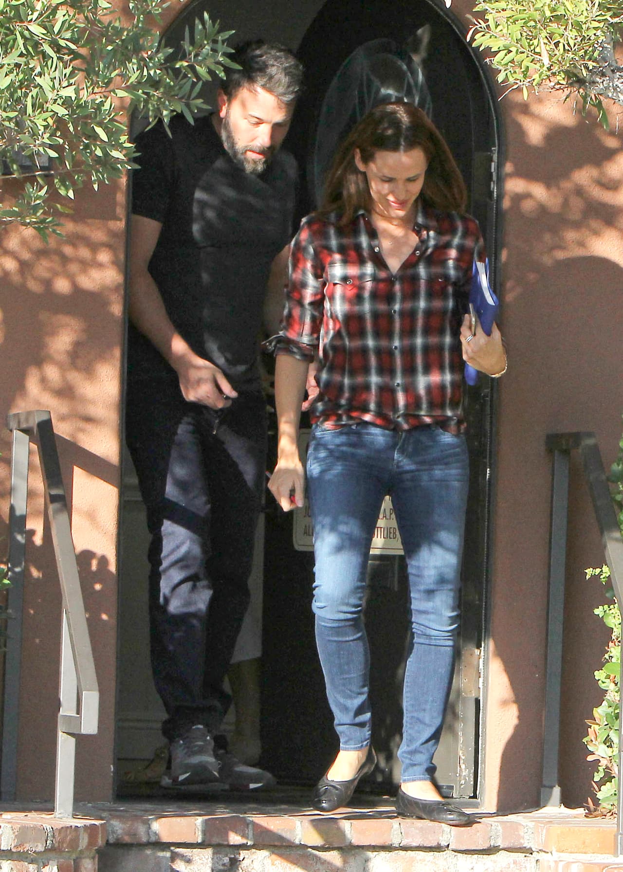 Los famosos están viendo qué hacer con su relación.