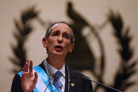 El presidente de Guatemala, Álvaro Colom, decretó alerta nacional por la desnutrición que golpea a la mitad de la población infantil del país como resultado de la pérdida de cosechas ocasionada por el cambio climático, informó este martes una fuente gubernamental.