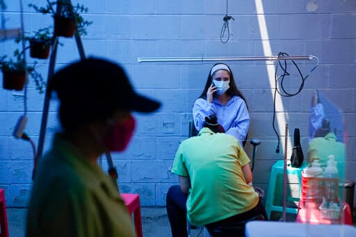 La experiencia es definitivamente nueva y con limitaciones, pero la demanda persiste y es una ayuda para muchos negocios en el estado.