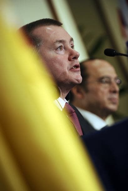 IAG será "una compañía española" pero "su sede financiera y operativa" estará en Londres, precisó Iberia. El 'holding' empezará a cotizar en bolsa "a finales de enero" en Madrid y en Londres, donde tendrá su cotización principal.