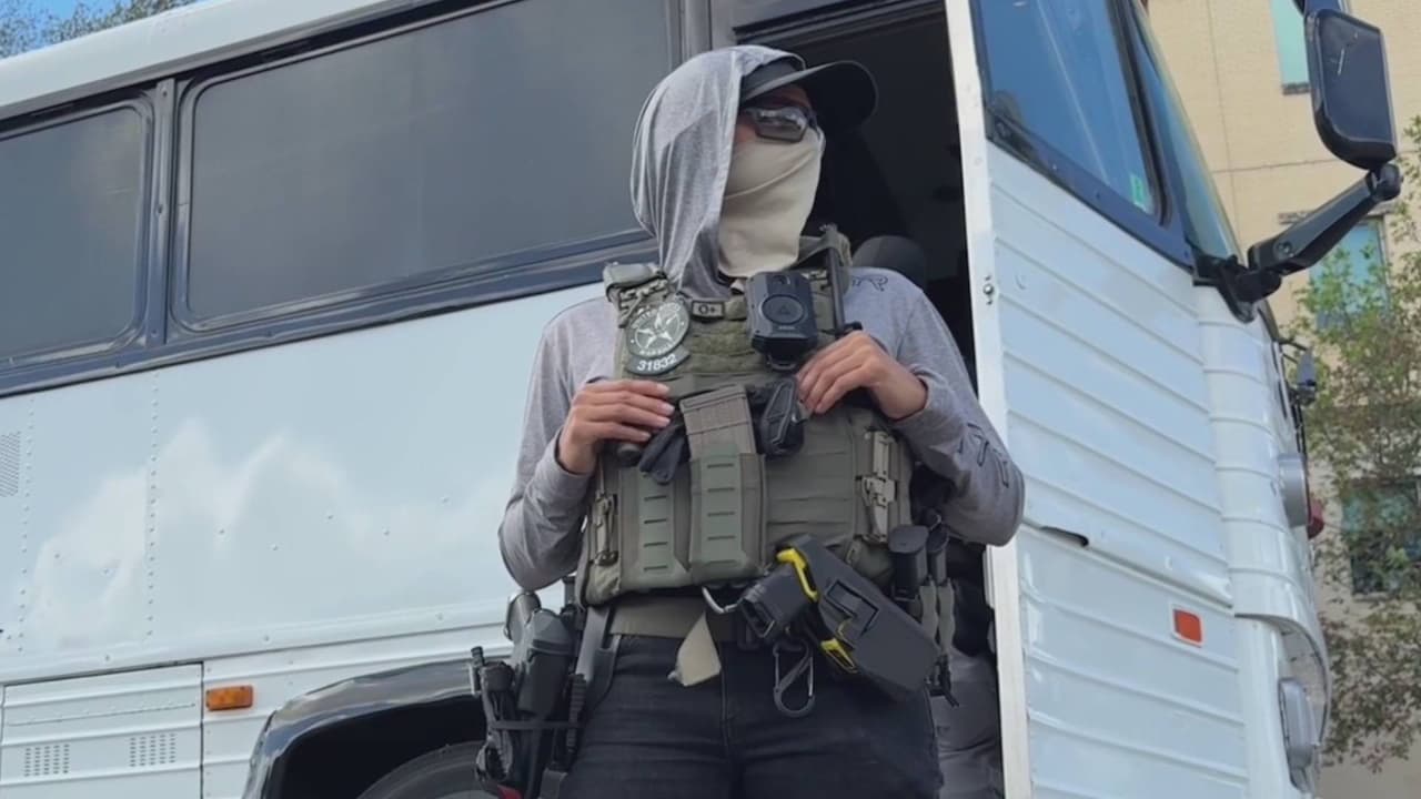 ¿Cuándo ICE puede hacer uso de la fuerza? Lo analizamos