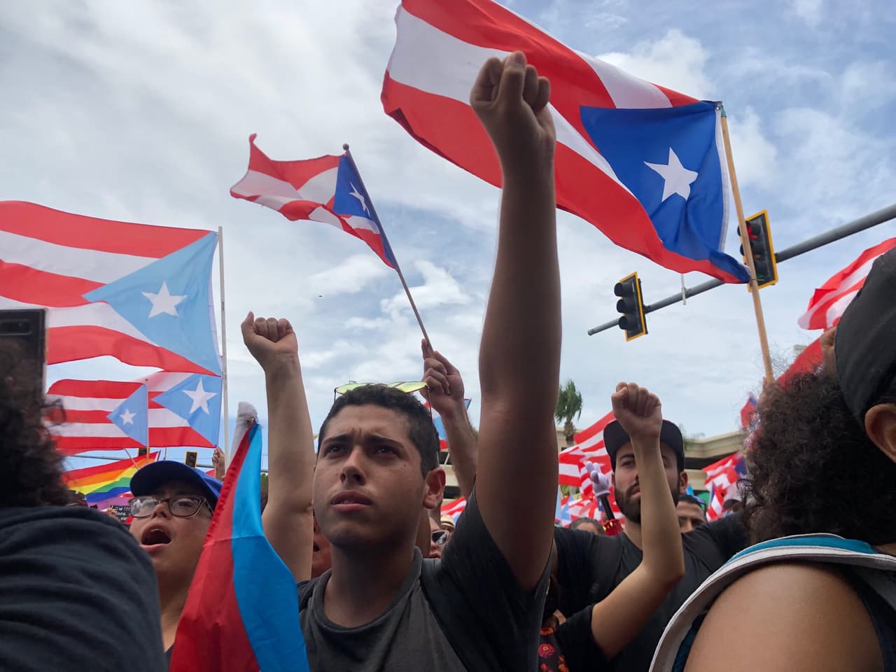 Los puertorriqueños marcharon desde la Milla de Oro en Hato Rey hasta el estadio Hiram Bithorn para celebrar la renuncia del gobernador Ricardo Rosselló. La marcha fue impulsada en las redes sociales por René Pérez "Residente". Hasta la celebración llegaron personas de toda la Isla.