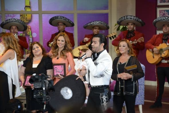 Pablo Montero le cantó a las mamitas