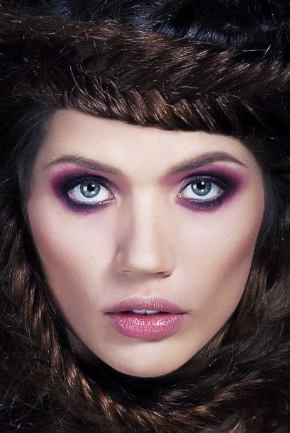 Luce la forma que más te convenza, pero no lo arruines cubriendo tu rostro con él.