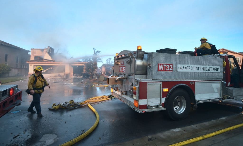 Debido a la velocidad con la cual se propagó el incendio, el gobernador de California declaró un estado de emergencia en el condado de Orange.