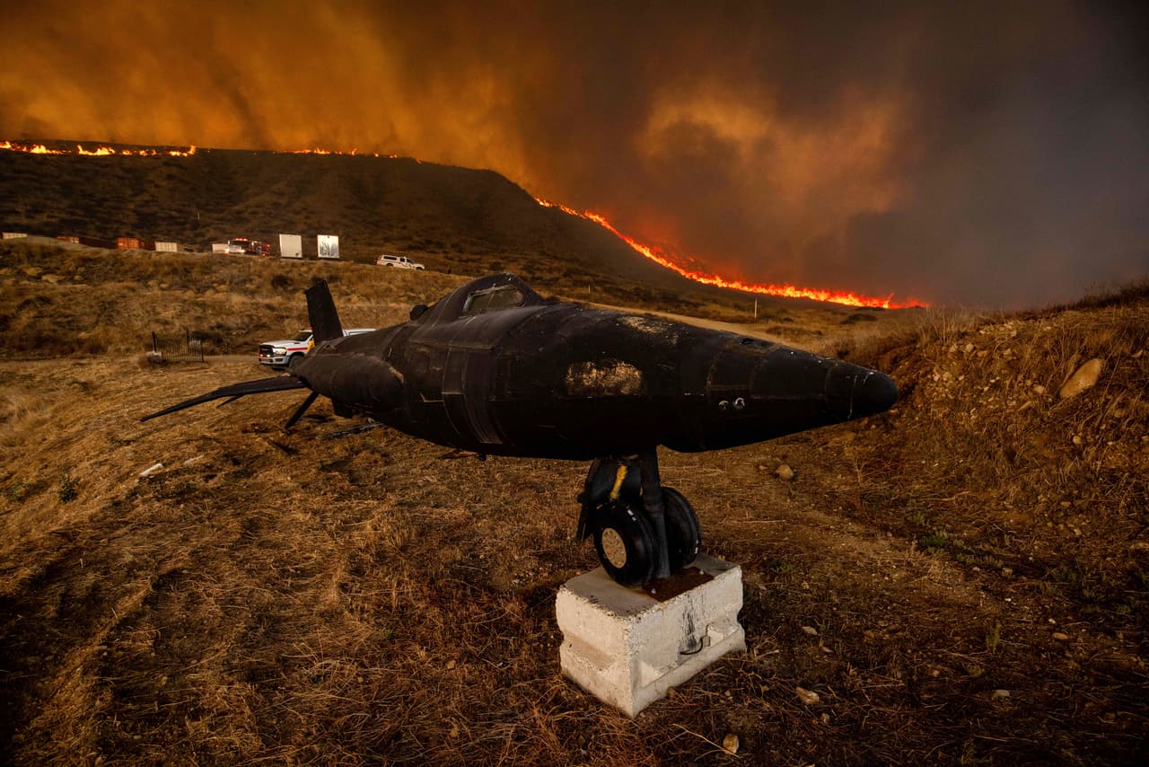 A pesar de las medidas de emergencia, l
<b>a contención del incendio Hughes es actualmente del 0%</b>, según Cal Fire, lo que pone en riesgo a miles de viviendas y estructuras en la región.