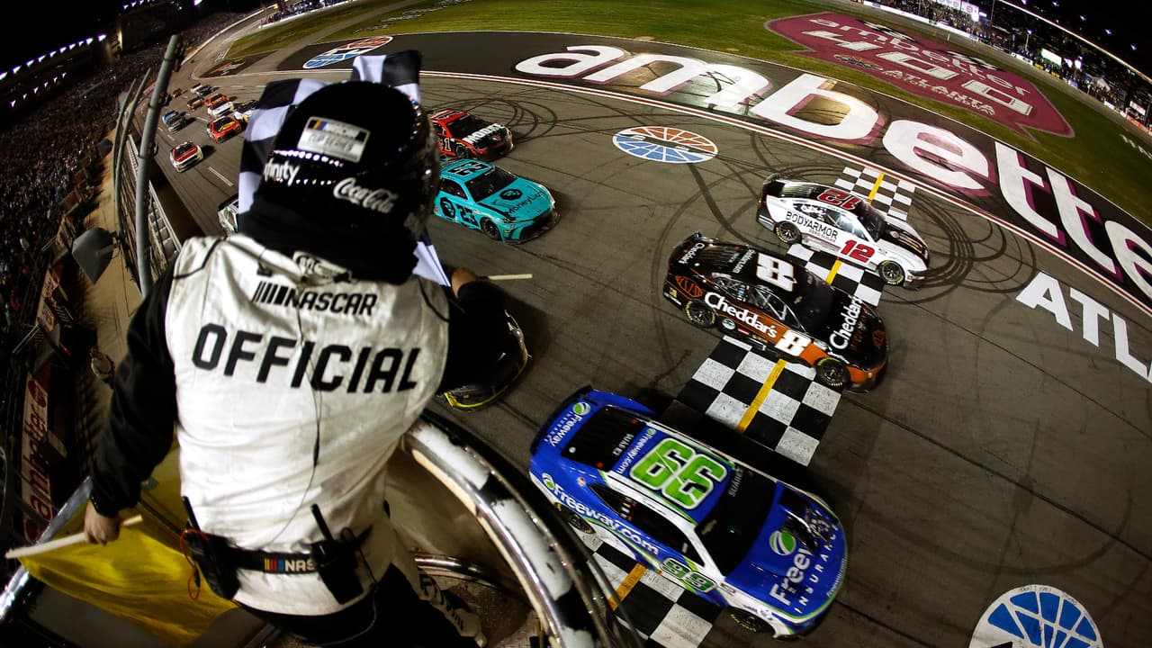 Piloto mexicano Daniel Suárez gana la NASCAR CUP en Atlanta 