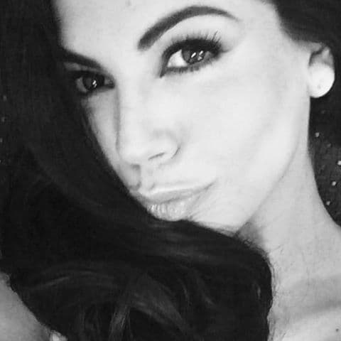 “Estoy feliz, pasándola bien, me tocó ahora tener descanso, por primera vez unas vacaciones, entonces disfrutándolo mucho (a su pareja), la verdad. Estamos muy enamorados, estamos muy felices, fue un flechazo, ¿qué te puedo decir’, estamos en la baba los dos", dijo en entrevista con el programa 'Hoy'.