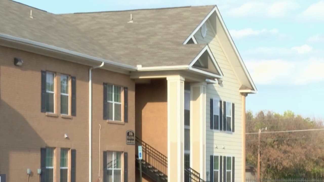 Investigan la muerte de un bebé de 3 meses en Fort Worth: al parecer, dormía con sus padres