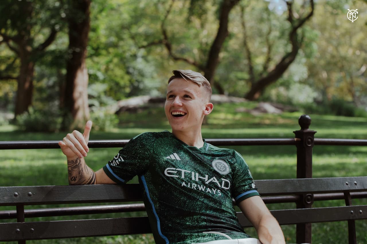 También lo hizo el defensor esloveno Mitja Ilenic.
<br>