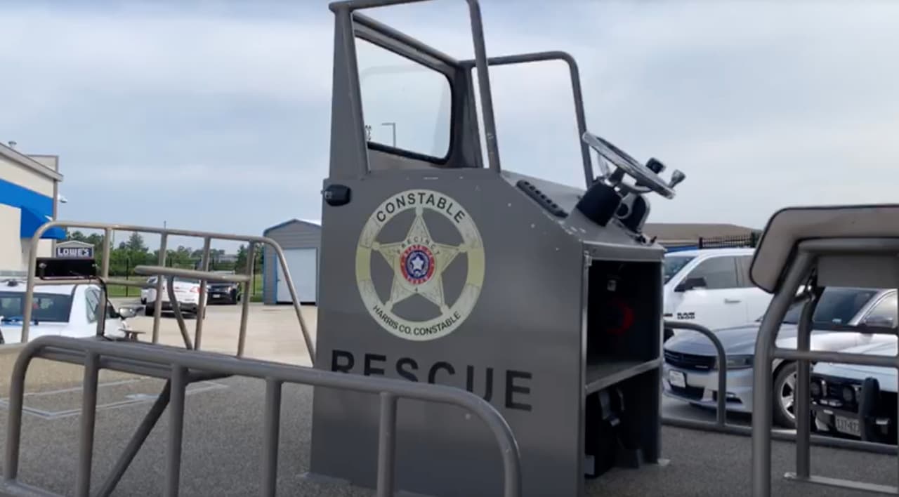 Los oficiales del precinto 4 ya están listos con todo un equipo de rescate tanto por tierra como por agua para actuar en caso de emergencia.