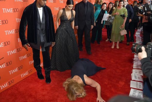 Schumer bromeó que no merecía estar frente a tales famosos.