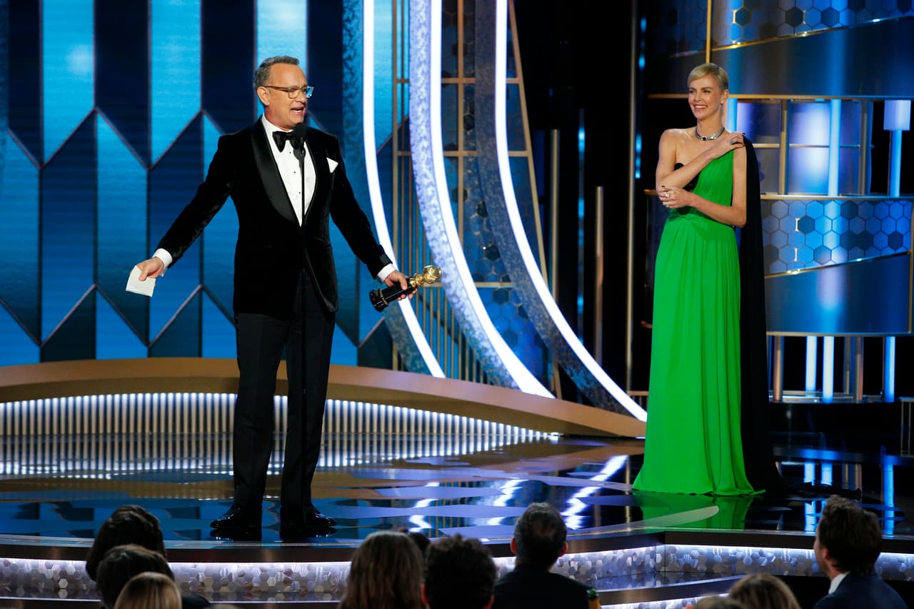 A la hora de recibir 
<b><a href="https://www.univision.com/famosos/estos-son-los-nominados-a-los-globos-de-oro-jennifer-lopez-aspira-a-uno-por-hustlers-fotos">el premio Cecil B. DeMille, Tom Hanks</a></b> tuvo que contener el llanto al mencionar a su familia: "Un hombre está bendecido con su familia sentada frente a sí".