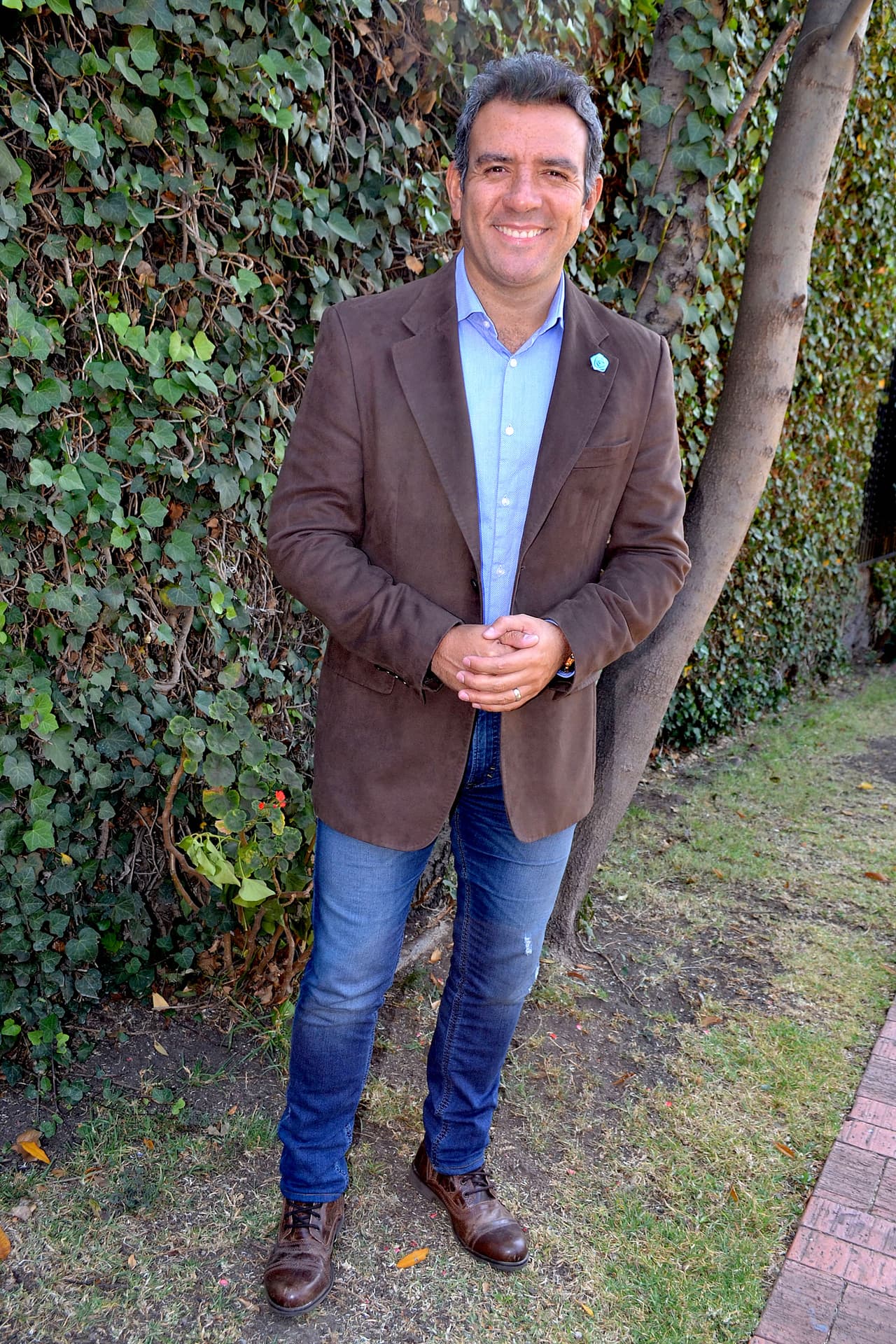 <b>Héctor Sandarti</b>
<br>
<b>Héctor Sandarti</b> es uno de los actores y ahora conductor favorito del público, pero lo que pocos saben es que él nació en Guatemala y emigró a México para poder sobresalir en el mundo artístico.