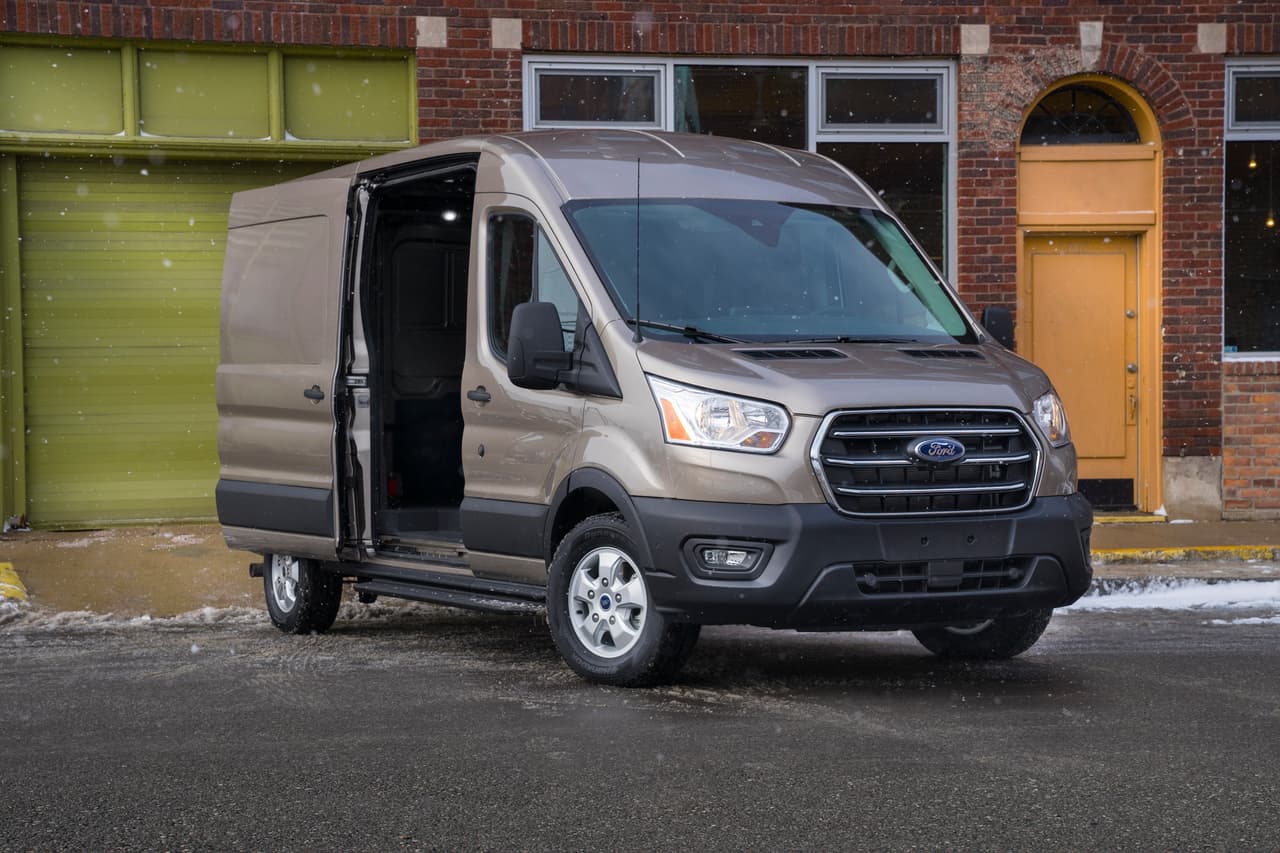 <h3 class="cms-H3-H3"><b>24. Ford Transit</b></h3>
<br>
<br>131,556 unidades vendidas durante 2020.
<br>
<br>Comparado al 2019, las ventas del Ford Transit cayeron un 15%.
