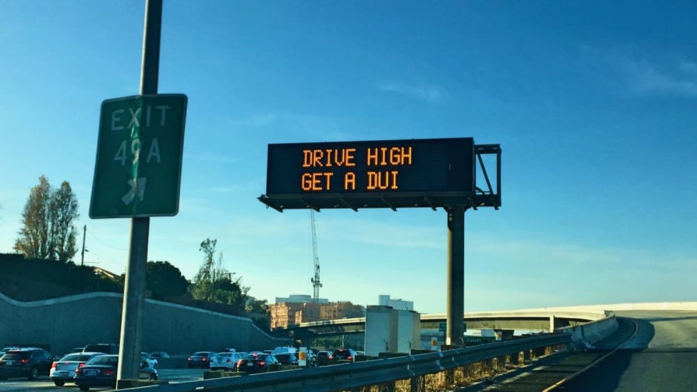 Advierten que conducir bajo los efectos de la marihuana es igual o peor que manejar borracho