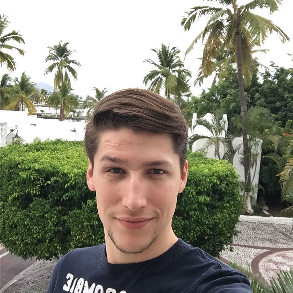 Sin embargo, Diego reveló en recientes declaraciones a la prensa, el
<b>verdadero motivo</b> que lo orilló a alejarse de él, y resaltó que no fue a consecuencia del divorcio.