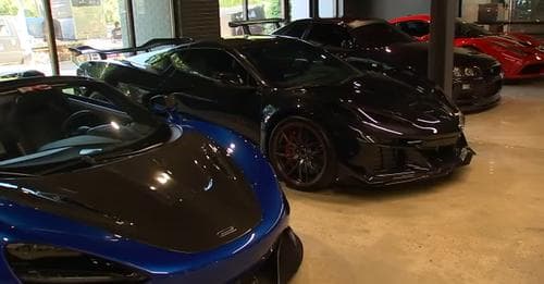 Club social con autos de lujo en exhibición abre en Raleigh