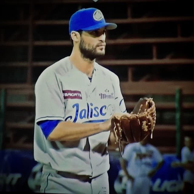 Kenneth forma parte de los "Charros de Jalisco".