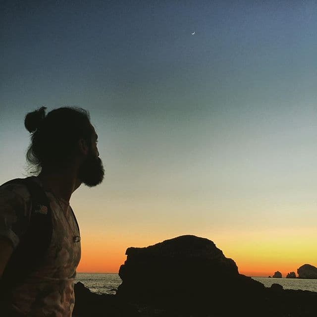 Contemplando el cielo.