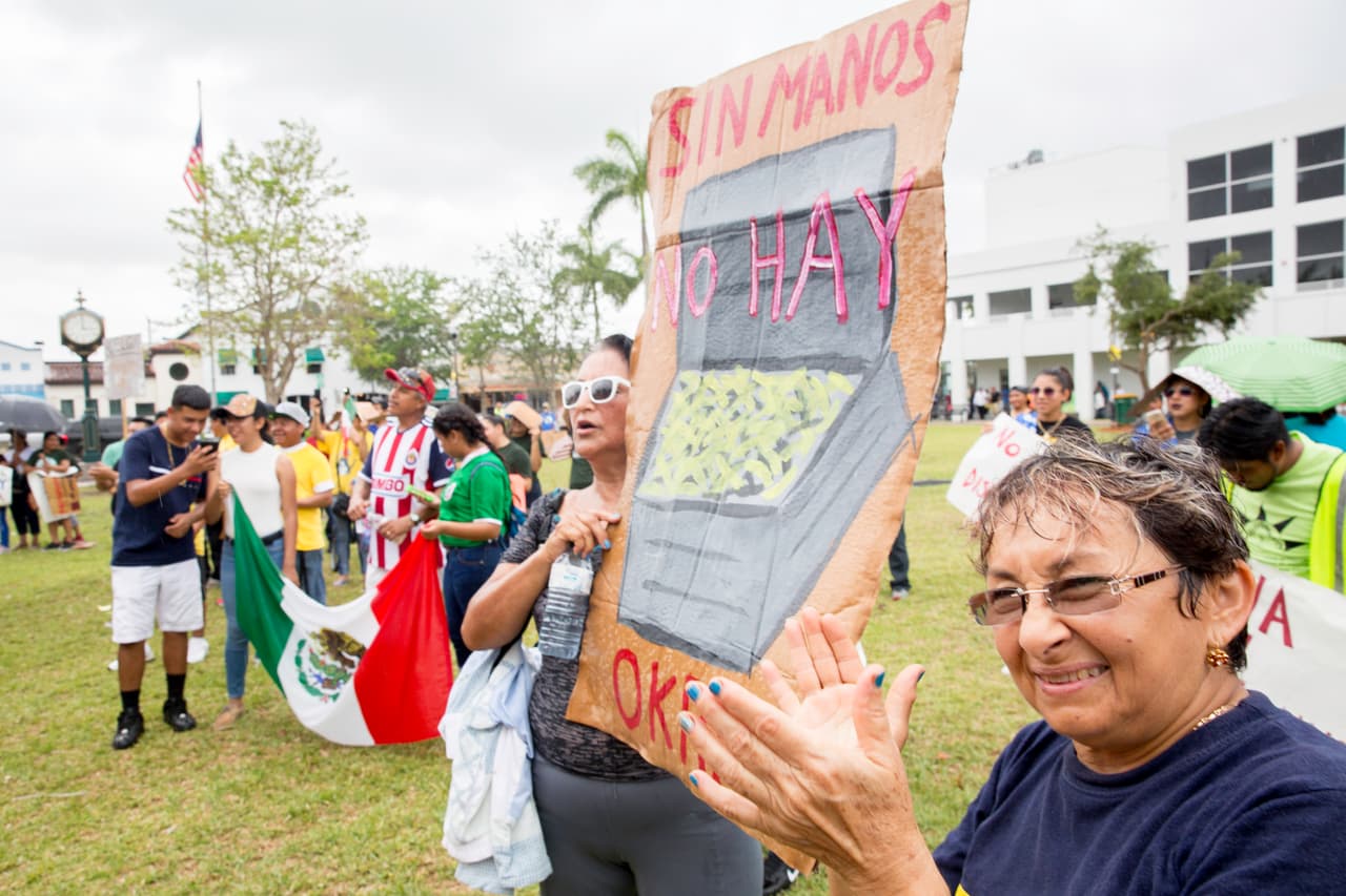 La marcha finalizó en un parque de la avenida Krome en el centro de Homestead, donde la lluvia no impidió que los vecinos compartieran sus experiencias y celebraran el 1 de mayo con un evento cultural.