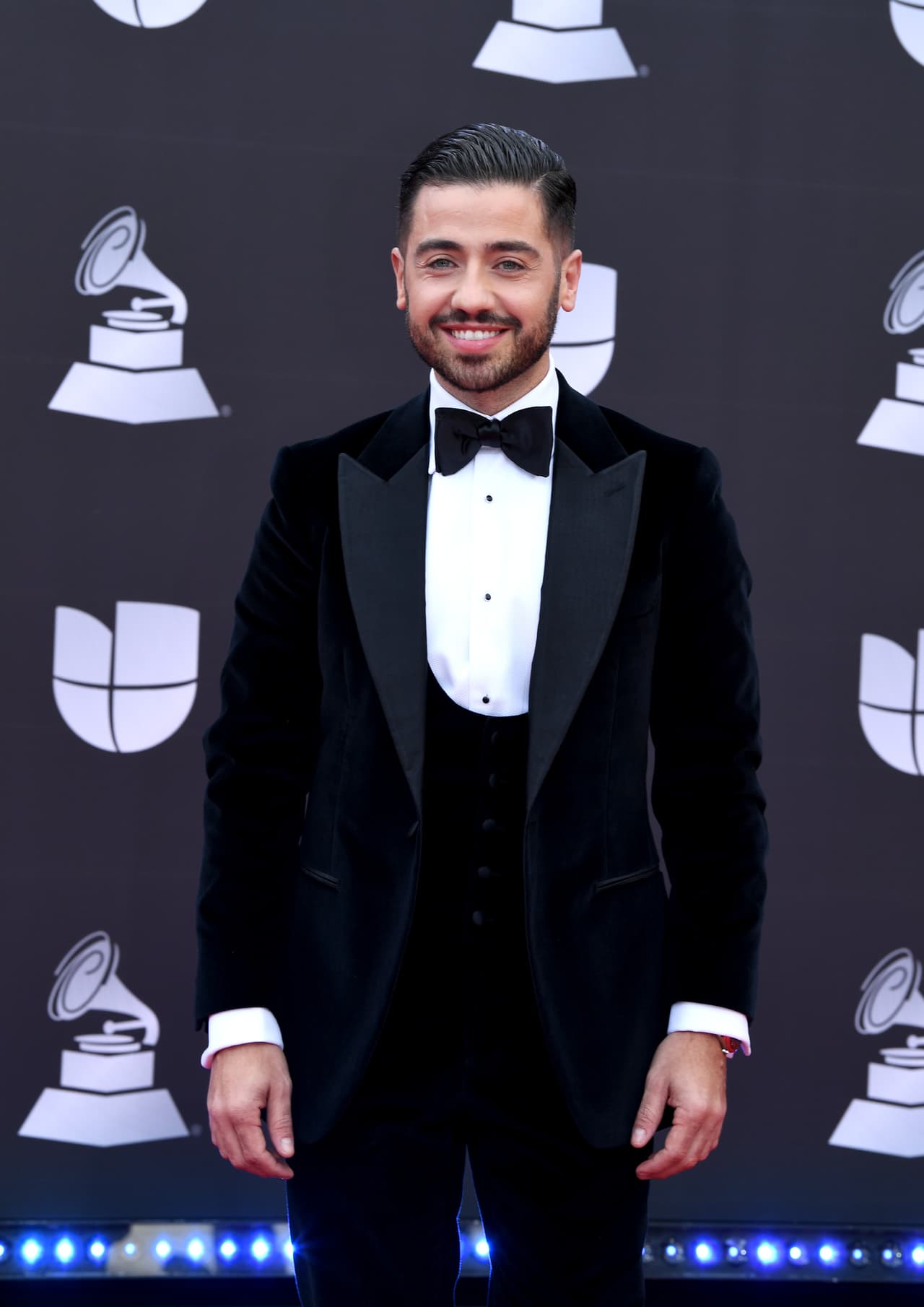 El conductor Borja Voces, muy elegante con este esmoquin.