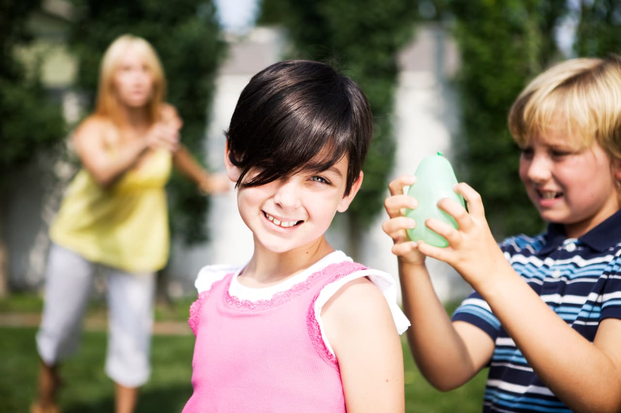 ¿Cómo abordar los celos entre hermanos?