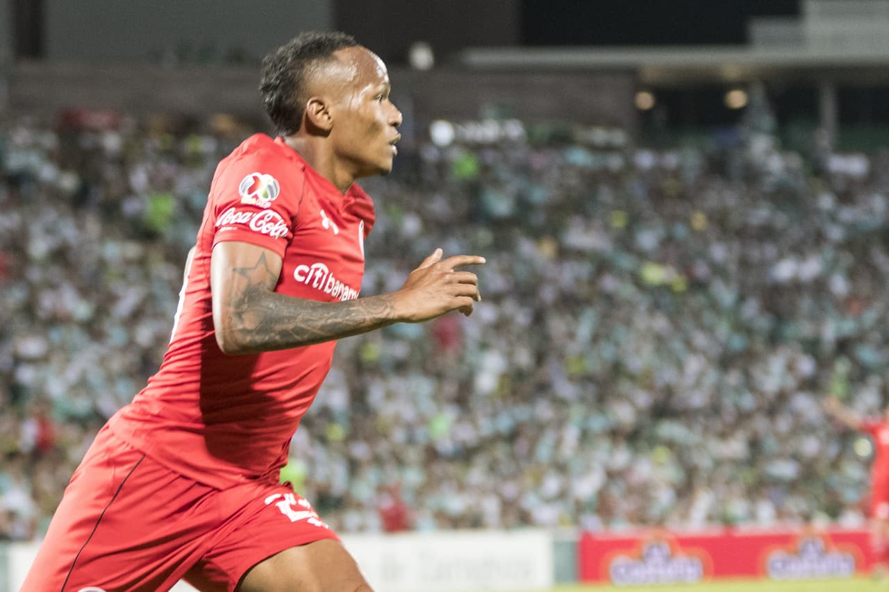 Aunque su ficha es de Tigres, el Toluca está interesado en renovar el préstamo de Luis Quiñones por lo menos por seis meses más.