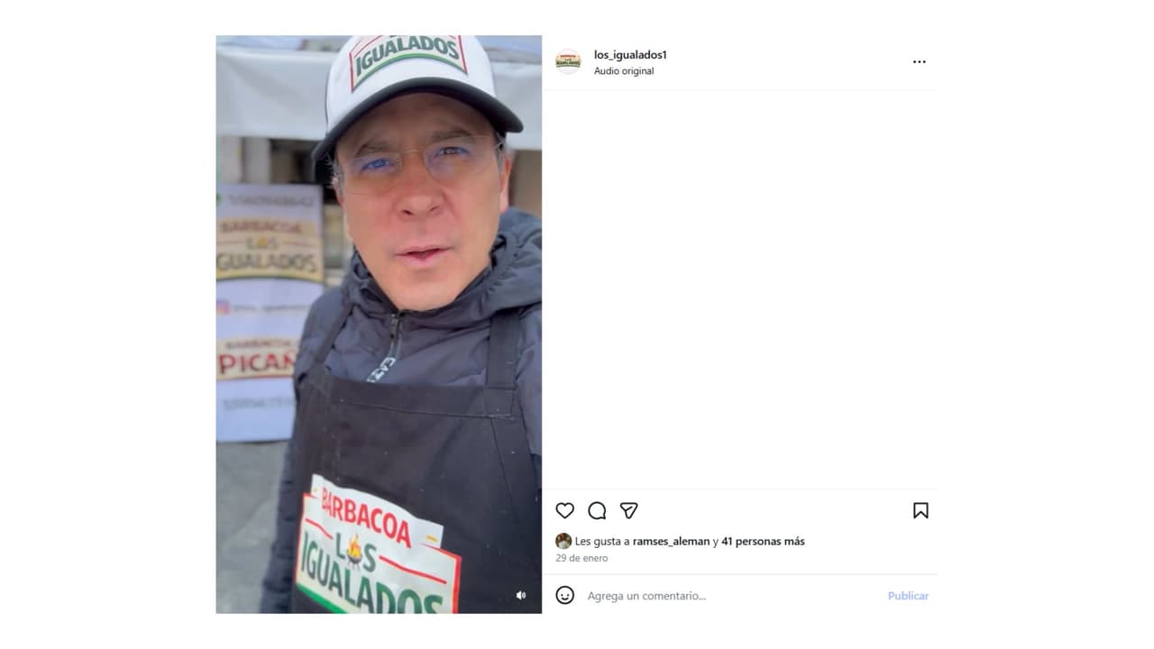 Ulises de la Torre en su taquería.