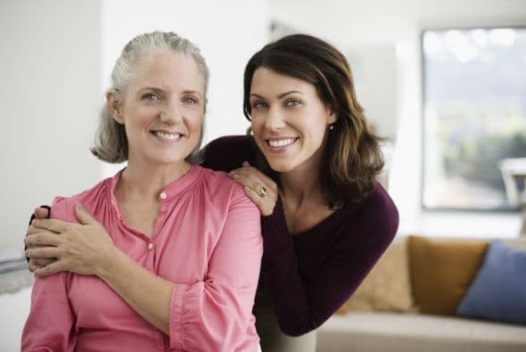 Leo: La mamá de Leo se destaca por ser generosa y de corazón noble, magnánima, creativa, entusiasta, con una mentalidad muy amplia, expansiva, fiel y amorosa, pero a veces algo vanidosa. Una cadena de oro con un rubí, su piedra, o una prenda de vestir elegante, pero con colores que llamen la atención.